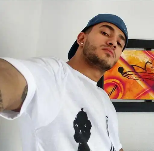 6686体育首席作者Elodie