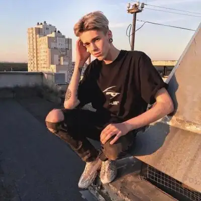 6686体育铁牌作者Niamh