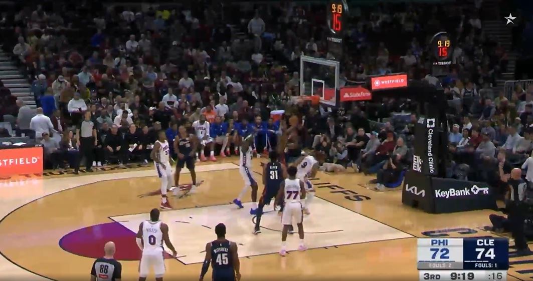 挡不住！米切尔&阿伦单节合砍27分6抢篮板