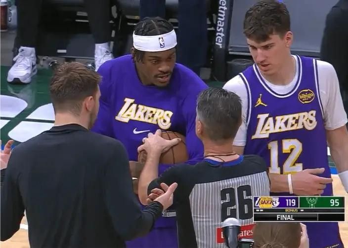 范德比尔特谈赛后抢球事件：主裁判扬言要告我，不懂他在说什么