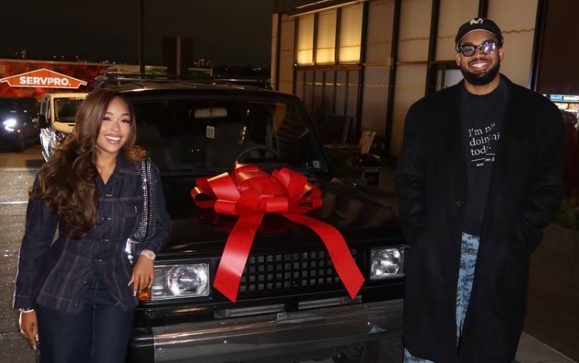 唐斯女友找回30年前其妈妈所开旧车作为唐斯30岁生日礼物