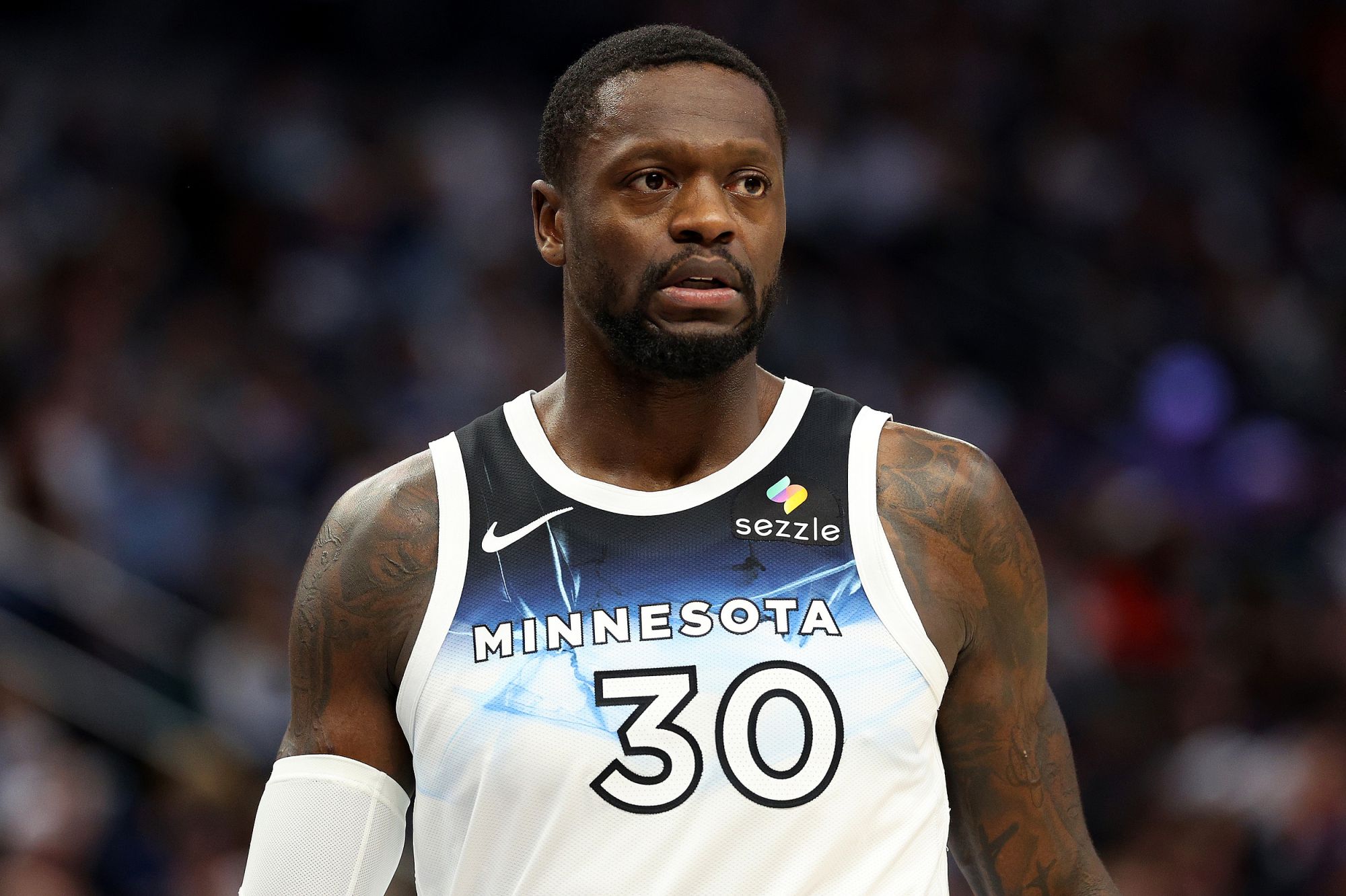 爱德华兹半场8中1，里德和兰德尔合砍33分率队领跑位